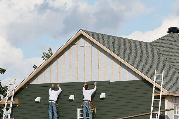 Professional Vinyl Siding technician working in Summit, IL